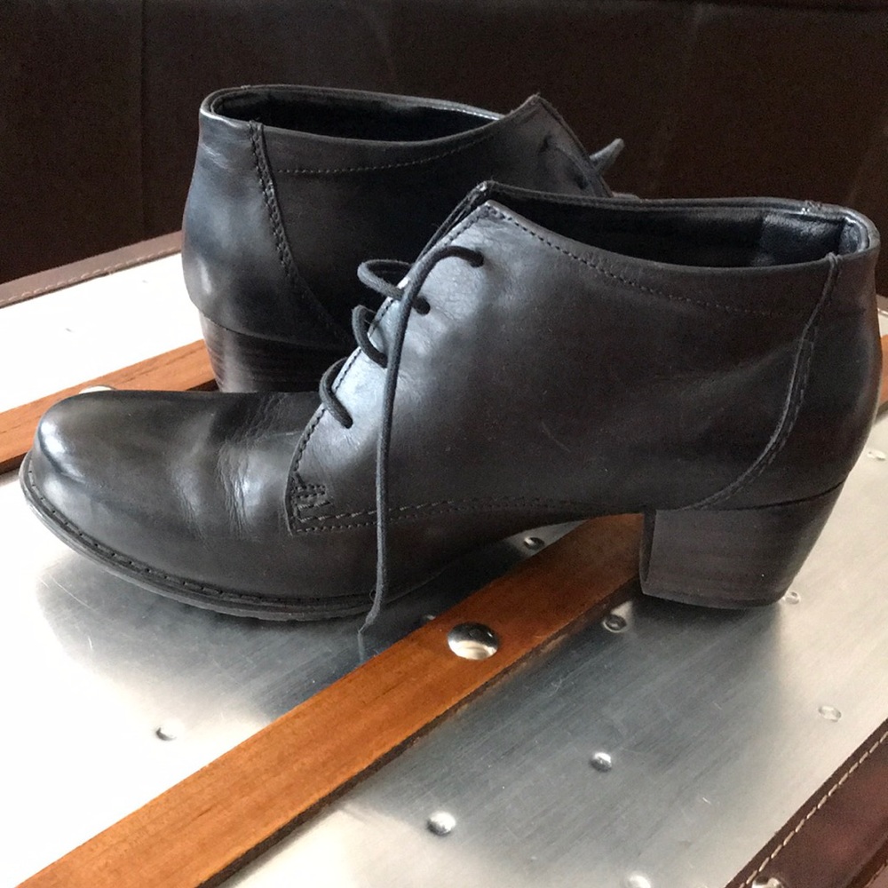 Ara German 2” heel Oxford tie ups size 9